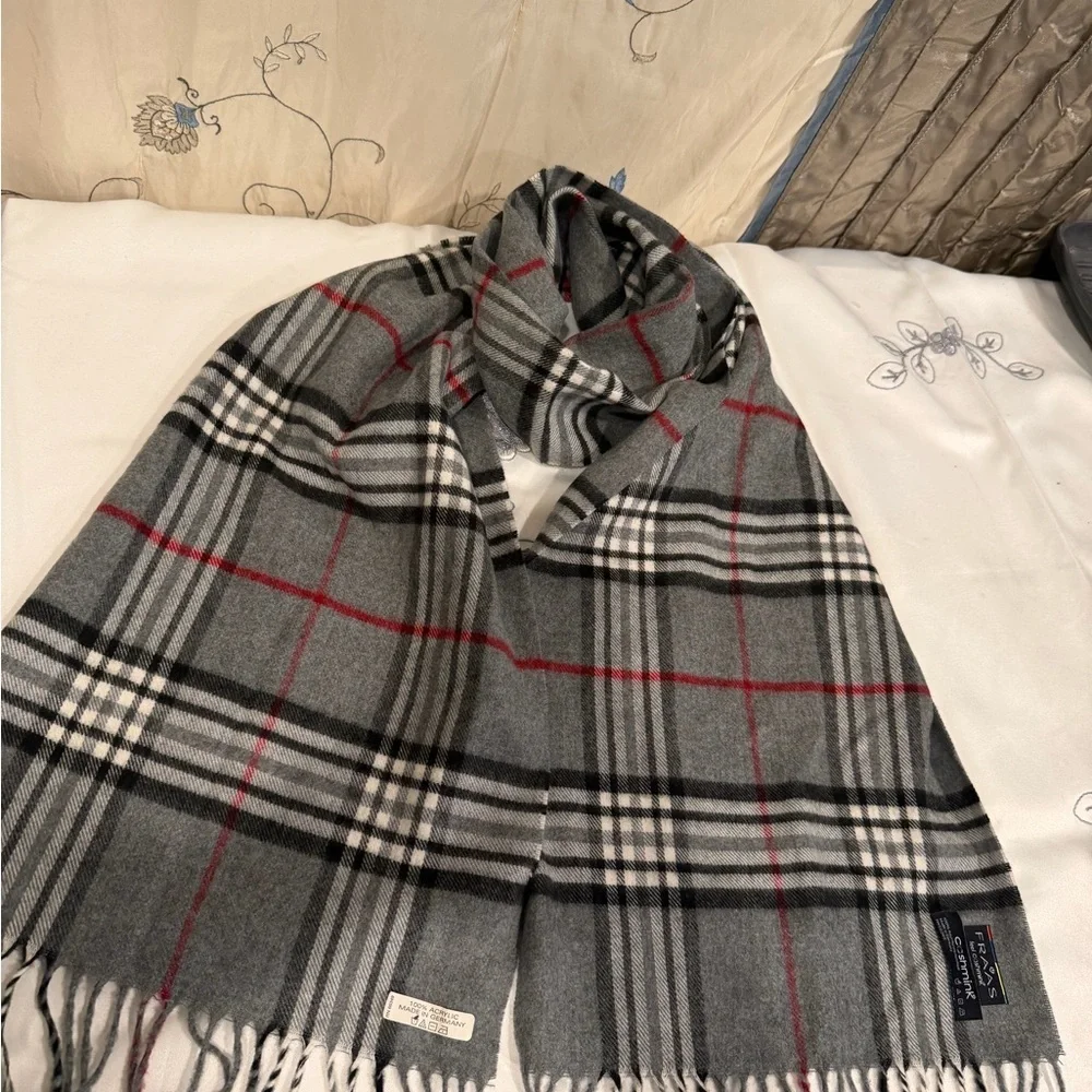 Fraas Charcoal and White Checkered Scarf